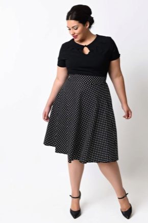 Vysoce pasované šaty pro obézní ženy