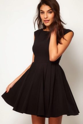 فستان مع تنورة رقيق - اتجاهات الخمسينيات عادت إلى الموضة!