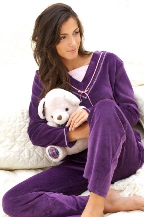 Pijamale de pluș pentru femei