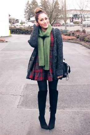 What to wear with a green scarf?