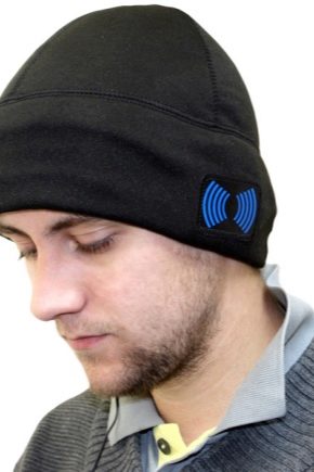 Headset dengan trend cap - bergaya