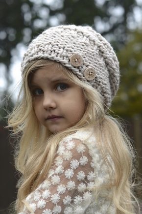 Sombreros tejidos para niñas.
