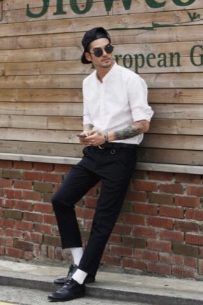 Kaus kaki putih: model dan penjagaan