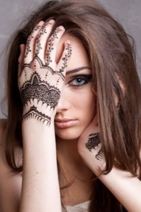 Disegni di henné leggero