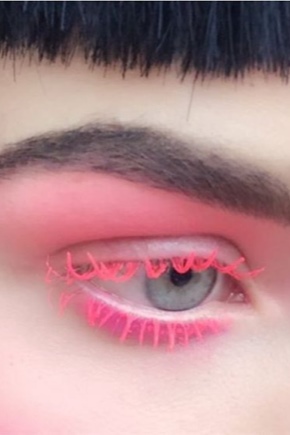 Pink mascara