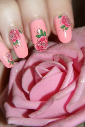 Manicure alla rosa