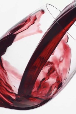 كيفية إزالة البقع بفعالية من النبيذ الأحمر؟