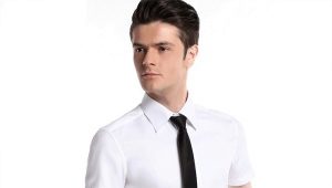 T-shirt met korte mouwen en stropdas