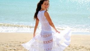 فستان الشاطئ الأبيض