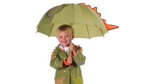 معطف واق من المطر لصبي - أي واحد للاختيار؟
