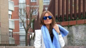 What can I wear with a blue scarf?