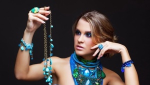 Jewelery in different colors