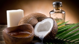 Cum se utilizează ulei de nucă de cocos pentru păr
