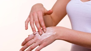 Hand cream for dryness and cracks