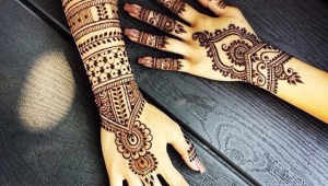 Desene Henna pe mână