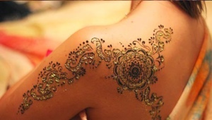 Painted henna on the body