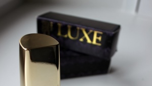 Yayasan dari Avon Luxe