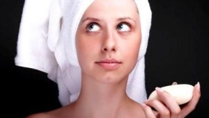 Je škodlivé umýt si obličej mýdlem?