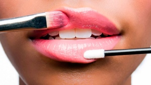 Hoe make-up te gebruiken om de lippen te vergroten?