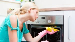 How to clean the oven from fat and soot at home?