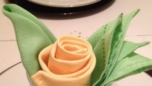 Betapa cantik untuk melipat tuala dalam segelas?