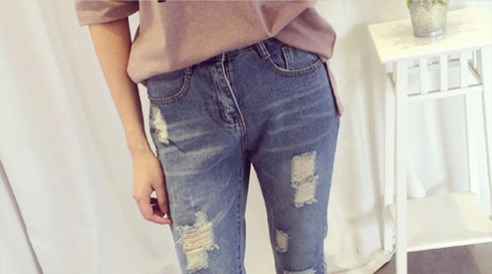 Cómo hacer agujeros y desgastes a la moda en jeans.