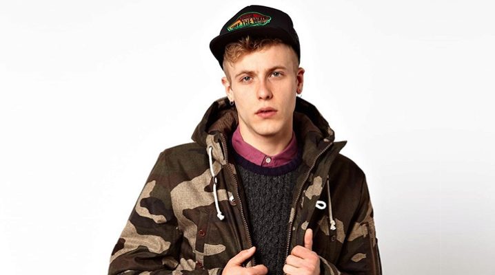 Camouflage windbreaker - military style is again in trend