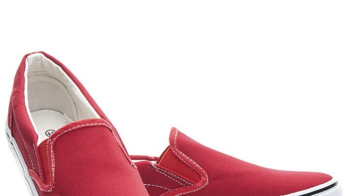 Rode slip-ons - wat te dragen dit jaar?