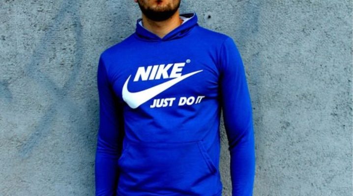 Férfi pulóverek a Nike-től