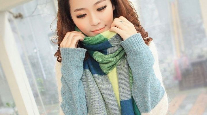 Stylish and warm cashmere scarf