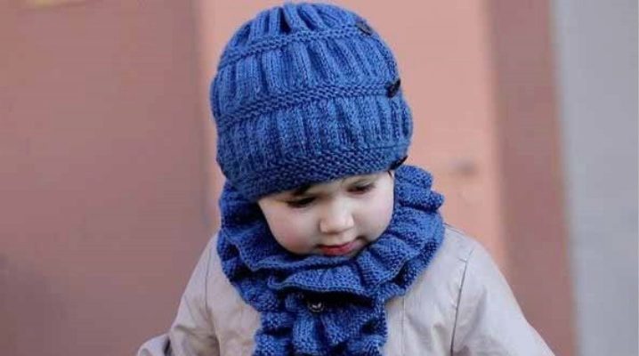 Eșarfă tricotată pentru o fată