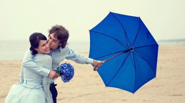 مظلة زرقاء