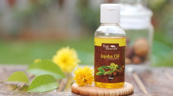 Jojoba oil for hair