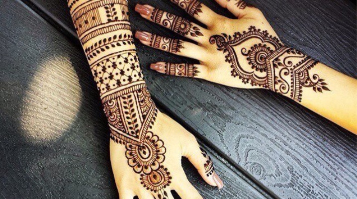 Dibujos de henna en la mano