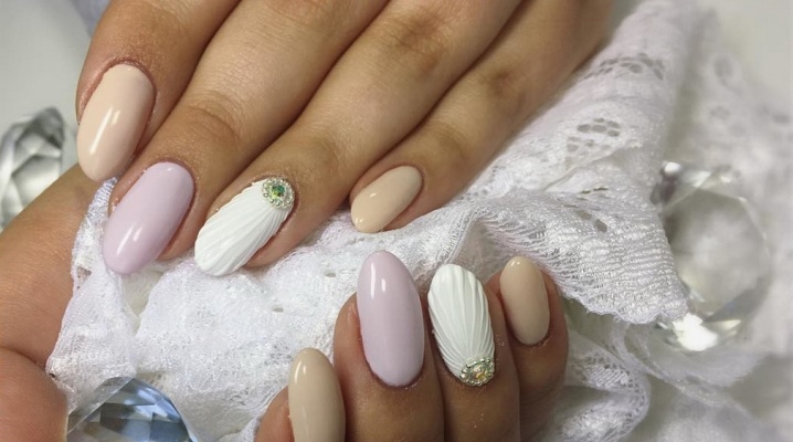 Manicure with a shell