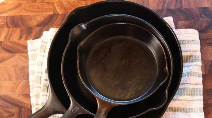 Comment nettoyer la casserole en fonte de la suie?