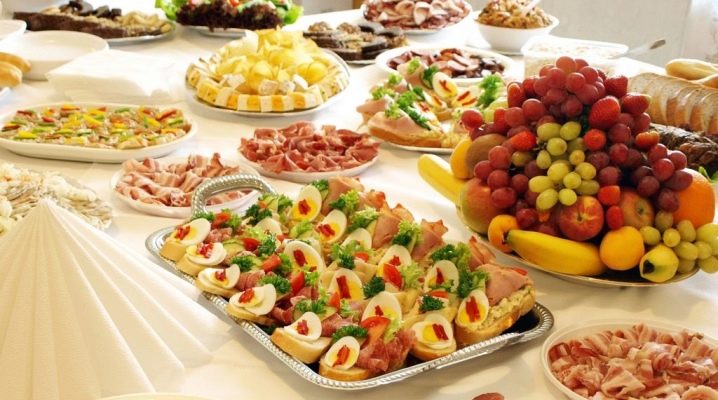 Efectuarea de feluri de mâncare pentru masa festivă acasă: idei interesante