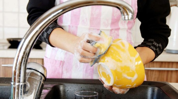 วิธีล้างจานอย่างรวดเร็วและง่ายดาย?