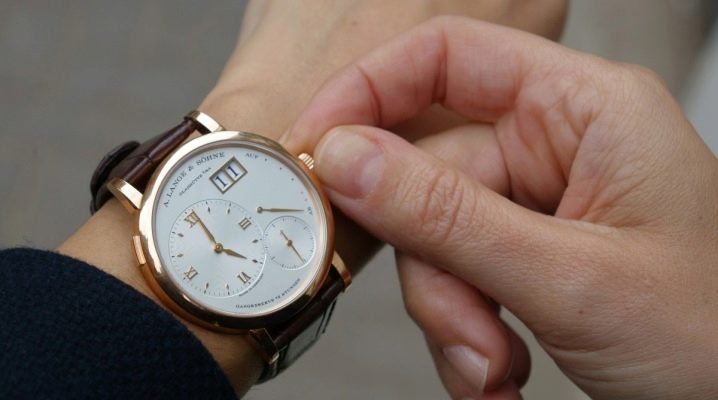 กฎของมารยาทสำหรับผู้ชาย: ในมือที่จะสวมใส่นาฬิกา