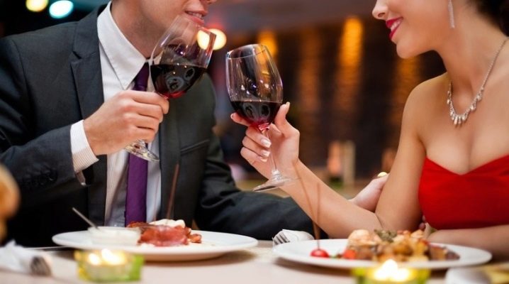 Rules of etiquette in the restaurant: the basics of behavior