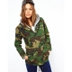 Camouflage bunda - vojenský styl je zpět v módě!
