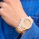 Dřevěné náramkové hodinky