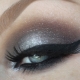 Ako urobiť make-up s šedými tieňmi?