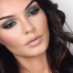 Makeup dengan bayang-bayang hijau