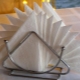 Ako krásne zložené papierové obrúsky v držiaku na obrúsky?